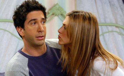 Jennifer Aniston and David Schwimmer spark dating rumors.